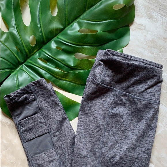 GAIAM Pants - Gaiam stretched cropped capris yoga pants s